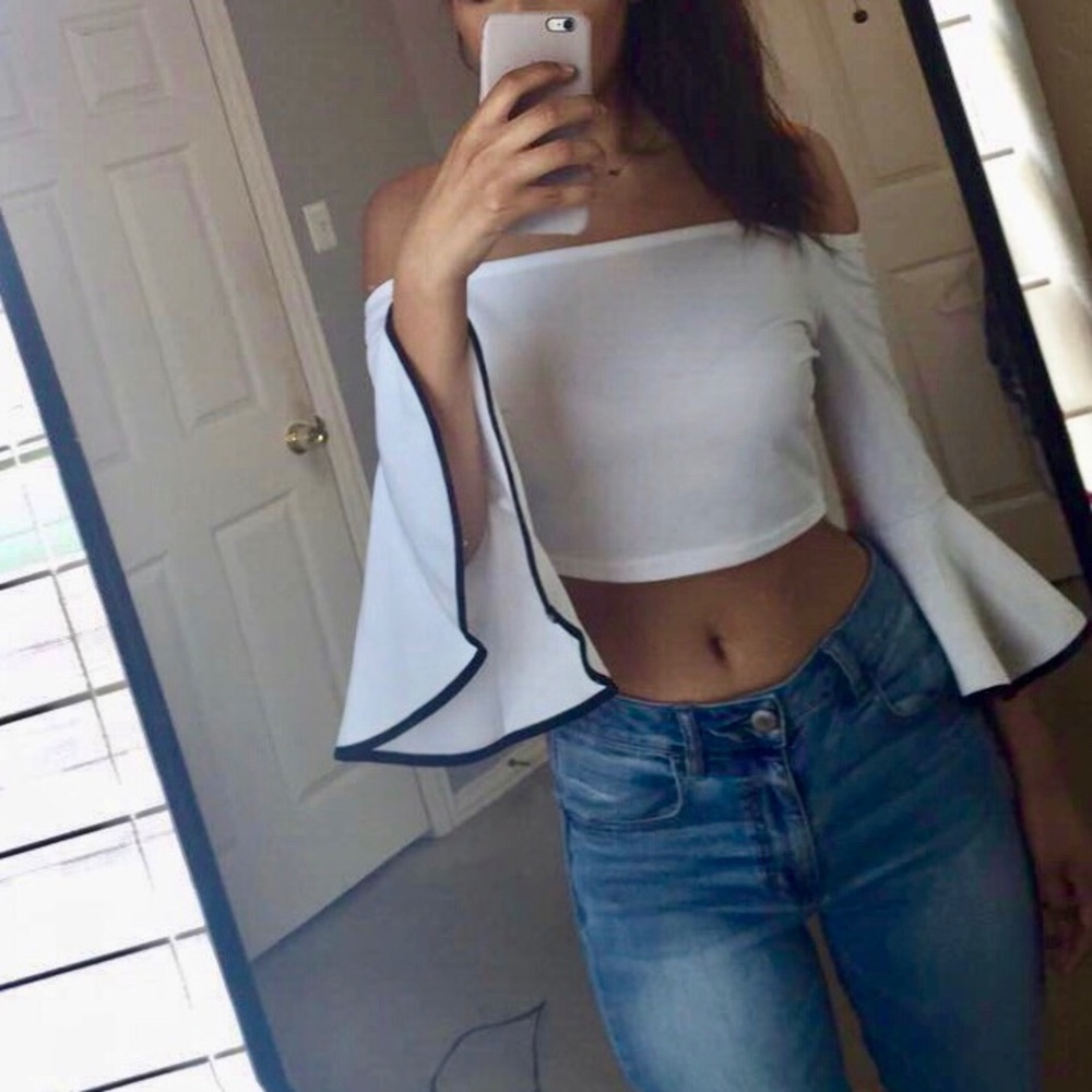 Bell sleeve white crop top